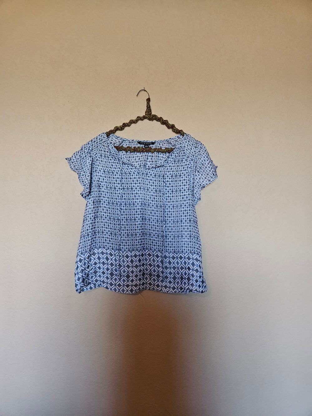 Blue and White Geo- Pattern Zac and Rachel Blouse Size Large